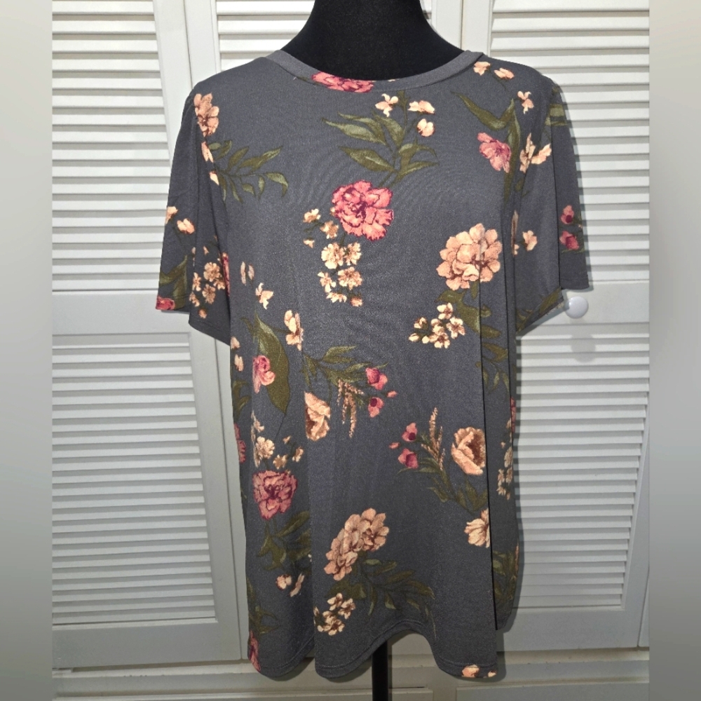 Floral Gray Women's Flutter Slweve Top Size L